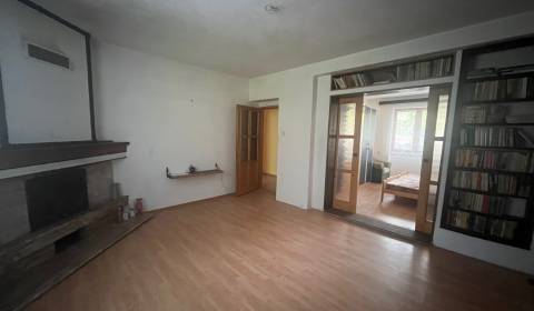 EXKLUZÍVNE PREDAJ: RD Divín; pozemok 593 m2; 125.000 €