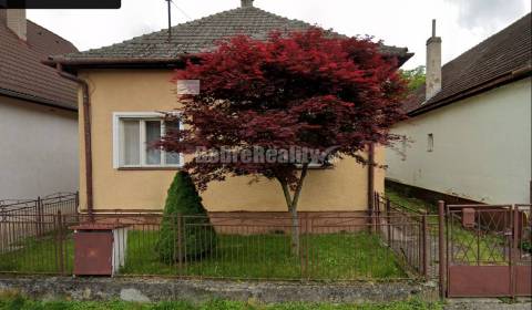 Rodinný  dom s veľkým pozemkom v tichom a krásnom prostredí pod Považs