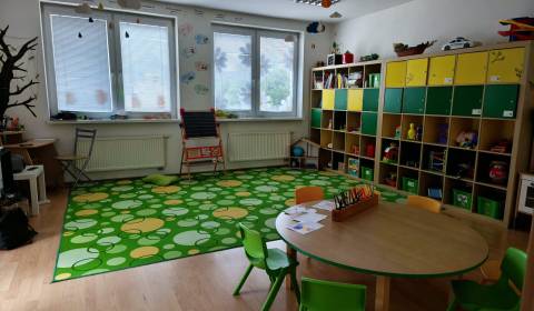 7i RD 300m2, vhodný na podnikanie, uzavretý dvor, parkovisko