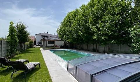 Predaj moderná 5 izbová Vila, 352 m2, pozemok 1.376 m2, bazén, BA II
