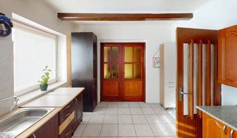 Na predaj priestranný 3-izbový rodinný dom v obci Tvrdomestice