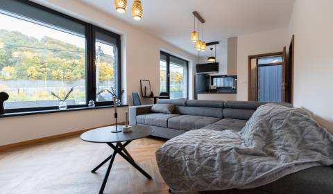 Slnečný 2i byt s parkovacím miestom na prenájom 