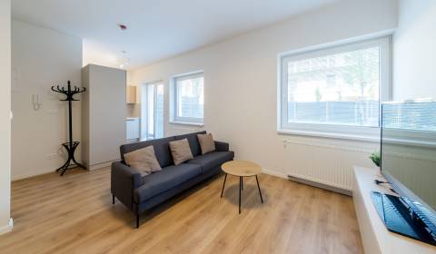 Krásny, dizajnový 2i byt 40m2, predzáhradka 55m2, parking, MALÝ DUNAJ 