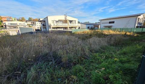 Exkluzívne na predaj rovinatý a slnečný stavebný pozemok 614 m2, Bytča