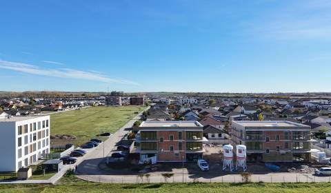 3i. BYT S VLASTNÝM TEP. ČERPADLOM + KLIMATIZÁCIA A EXTERIÉROVÉ ŽALÚZIE