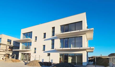 3i. BYT S VLASTNÝM TEP. ČERPADLOM + KLIMATIZÁCIA A EXTERIÉROVÉ ŽALÚZIE