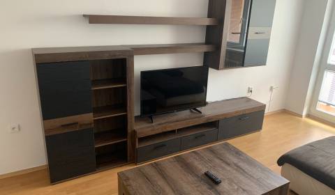 PRIESTRANNÝ 2-IZB BYT,LOGGIA, ATRAKTÍVNA LOKALITA, NOVÉ MESTO