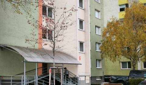 Prenajmeme 3 izb  byt na Korytnickej ulici