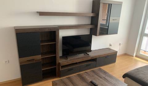 Priestranný 2-izbový byt (62 m²) s Lodžiou, Nobelova – Nové Mesto