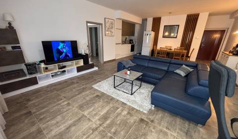 Veľký 96 m2  2 izbový byt s garážovým státím Topoľčany Centrum 