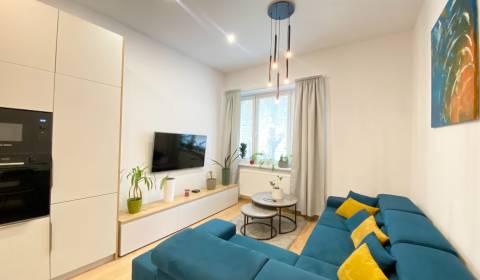 NA PRENÁJOM ŠTÝLOVÝ 2-IZBOVÝ BYT V CENTRE KOŠÍC, DREVNÝ TRH