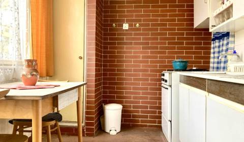 3-izbový byt s loggiou v širšom centre, Komárno