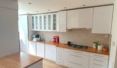 Elegantný 3 izbový byt (78 m²) s 2 balkónmi po kompletnej rekonštrukci