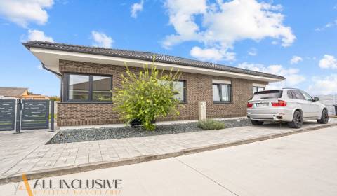 NA PREDAJ 3-IZBOVÝ RD (ČASŤ DVOJDOMU), ORECH. POTÔŇ