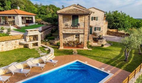 Na predaj KAMENNÝ DOM s LUXUSOM v srdci Istrie
