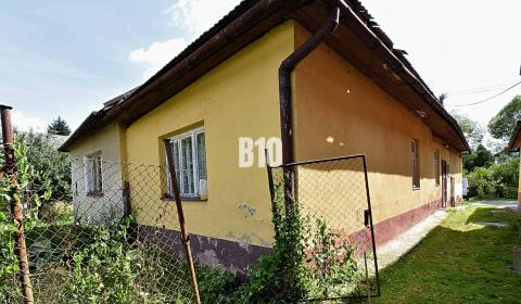 Rodinný dom s veľkým pozemkom o výmere 3271m2  na predaj