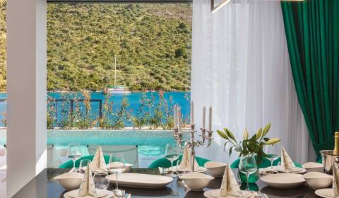 NA PREDAJ novo postavená VILA  /200 m2/ pri mori, Rogoznica