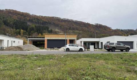 Rodinný dom - bungalov, Teplička nad Váhom
