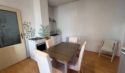 RODINNÝ DOM, HOS. BUDOVA, POZEMOK 467m2, SENICA-KUNOV.