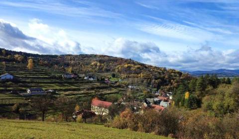 Dva pozemky nad obcou Hlboké nad Váhom, v lone nádhernej prírody, na p