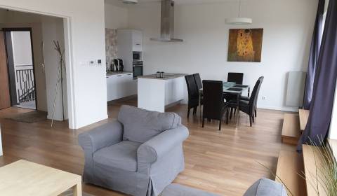 PRENÁJOM - 3 izbový byt v centre mesta s veľkou terasou - NITRA