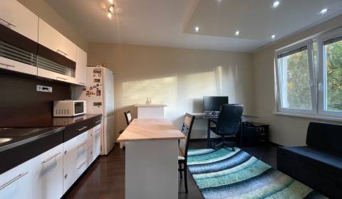 MH279-Na predaj 1 izbový byt v oblúbenej lokalite Komárna!