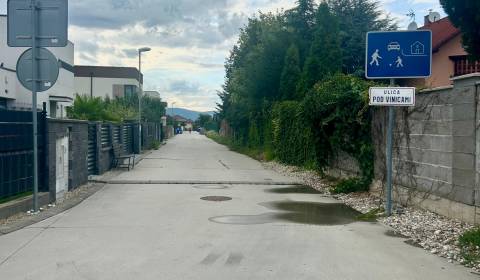 Pozemok vhodný na radovú výstavbu Chorvátsky Grob 1.044m2