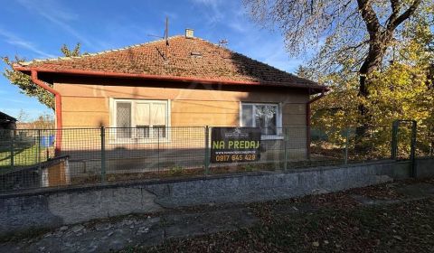 Znížená cena! Rodinný dom v pokojnej vinárskej obci Rúbaň – ideálny na