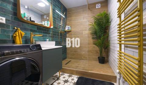 Rezervované - 3 izbový byt s dvoma balkónmi a garážovým státím /tehlov