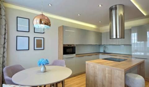 REZERVOVANÉ - 3i, OV, 71m2 + loggia, Lomonosovova, dizajnový, zariaden