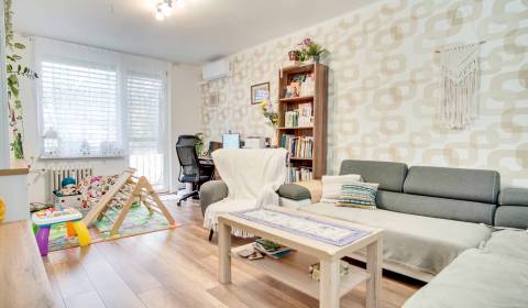 Veľký 3-izbový byt s balkónom na ul. Cyrilometódska, Nové Zámky – 81,3