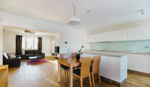 PREDAJ  kompletne prerobený 3 izbový rodinný dom, Nitra - centrum