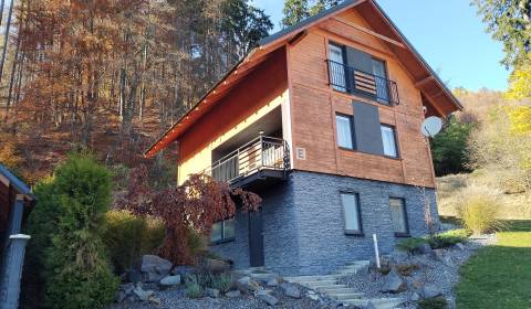 NOVOSTAVBA: 6-izbová CHATA, VL pozemok 484 m2 v Martine 