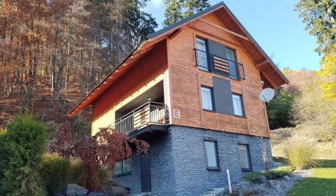 NOVOSTAVBA: 6-izbová CHATA, VL pozemok 484 m2 v Martine 