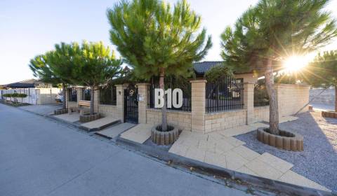 Tri Vody - 4-izbový rodinný dom s bazénom I Bazalková ulica