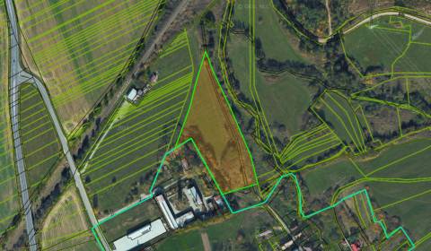 Znižená cena  Predaj spoluvlastnícke podiely v pozemkovom spoločenstva