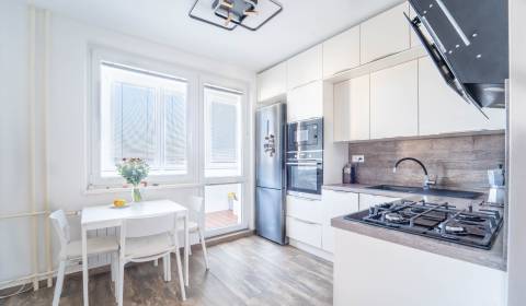 KRÁSNE ZREKONŠTRUOVANÝ VEĽKÝ 3 IZB. BYT - SEVER