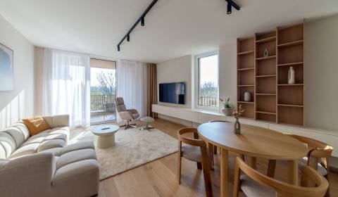 Dizajnový 3i byt 72 m2, výhľad, s lodžiou a parkovaním,pivnica,VYDRICA