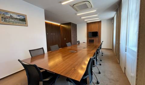 Prenájom nadštandardne zariadených kancelárií  v centre, 151 m2