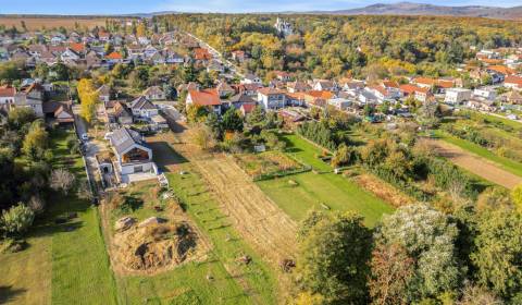 Stavebné pozemky v jednej z najkrajších obcí Malokarpatského regiónu. 
