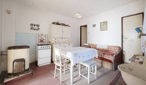 Menší rodinný dom len pár metrov od centra mesta Rajec