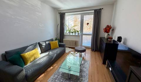 REZERVOVANÝ/ NA PREDAJ 3 - IZB. BYT s BALKÓNOM, SENICA 