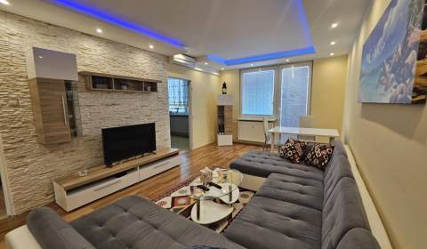 PREDAJ: Veľkoplošný 3 izbový byt s loggiou a balkónom v Komárne