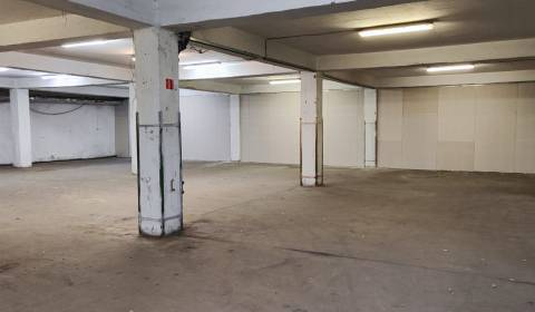 Na prenájom sklad 440 m2.