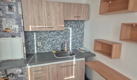 PREDAJ : 1 IZBOVÝ BYT, ul. HVIEZDOSLAVOVA, KOMÁRNO