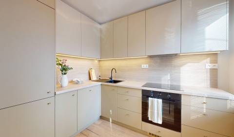 Rezevovaný - Čerstvo dokončený trojizbový byt v Tr.Tepliciach