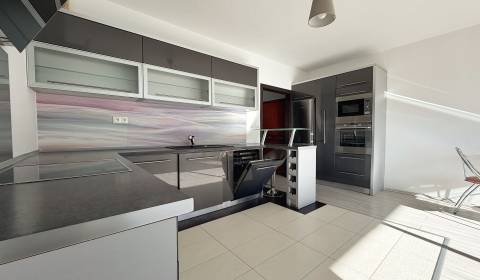 - PREDAJ - 3 izbový byt - Vrakunska ul. - Vrakuňa