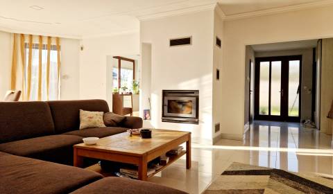 BÁHOŇ ( PEZINOK): NA PREDAJ NEHNUTEĽNOSŤ S VEĽKÝM POTENCIÁLOM 