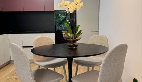 | Moderný 2 izbový byt | 2x parking | ZWIRN | Košická