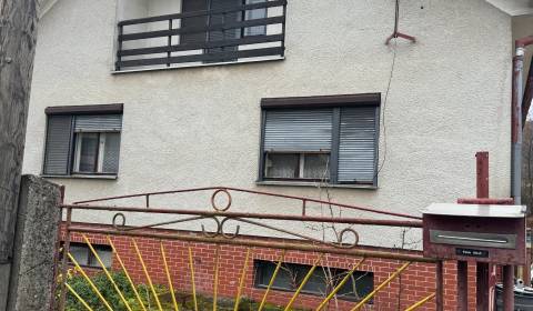 Útulný 5- izbový  Domček s Garážou pod lesom. Skvelá Ponuka.